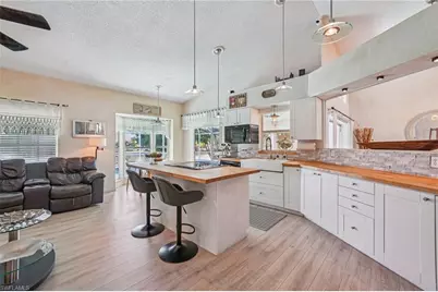 9 NE 20th Ct, Cape Coral, FL 33909 - Photo 11