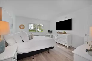 1950 Gulf Shore Blvd N, Naples, FL 34102 - Photo 9