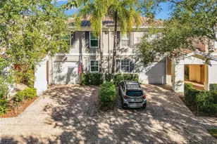 5733 Cove Cir, Naples, FL 34119 - Photo 3