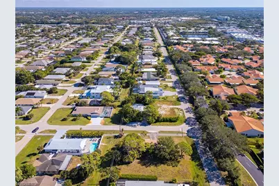 693 91st Ave N, Naples, FL 34108 - Photo 9