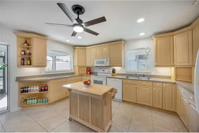 736 92nd Ave N, Naples, FL 34108 - Photo 9