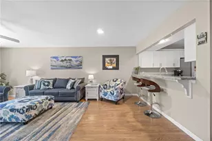 257 Robin Hood Cir, Naples, FL 34104 - Photo 7