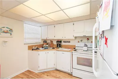 41 High Point Cir S #303, Naples, FL 34103 - Photo 9