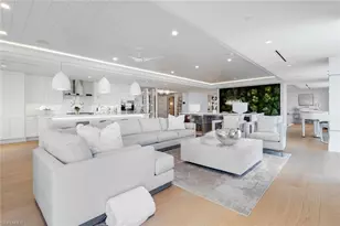 6897 Grenadier Blvd, Naples, FL 34108 - Photo 7