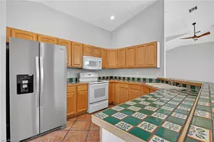 1471 Vintage Ct, Naples, FL 34104 - Photo 17