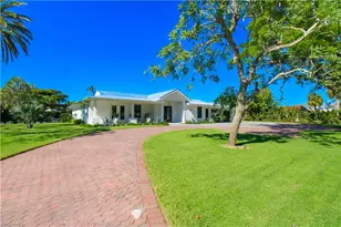 1555 Crayton Rd, Naples, FL 34102 - Photo 3