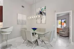 625 Beachwalk Cir, Naples, FL 34108 - Photo 5