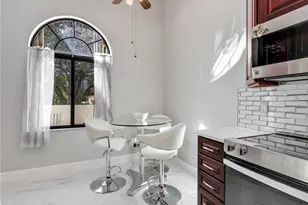 625 Beachwalk Cir, Naples, FL 34108 - Photo 9