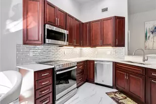 625 Beachwalk Cir, Naples, FL 34108 - Photo 7