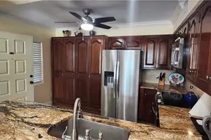 1051 Foxfire Ln, Naples, FL 34104 - Photo 7