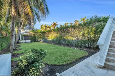 271 Broad Ave S #203, Naples, FL 34102 - Photo 15