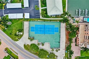 10682 Gulf Shore Dr, Naples, FL 34108 - Photo 31