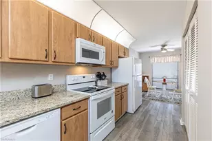 4360 Chantelle Dr, Naples, FL 34112 - Photo 11