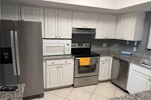 700 Valley Stream Dr, Naples, FL 34113 - Photo 3