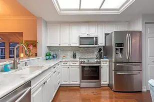 305 Park Shore Dr, Naples, FL 34103 - Photo 9