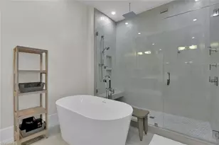 201 8th St S, Naples, FL 34102 - Photo 19