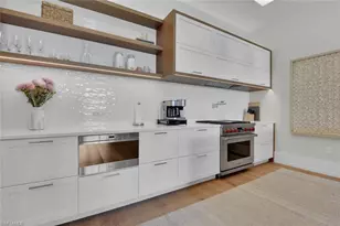 201 8th St S, Naples, FL 34102 - Photo 9