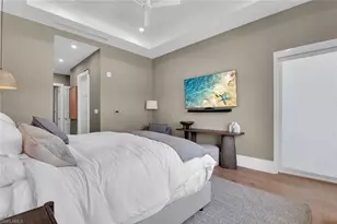 201 8th St S, Naples, FL 34102 - Photo 17