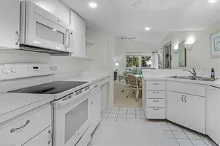 660 Wiggins Bay Dr, Naples, FL 34110 - Photo 5