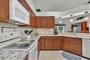 354 Dover Pl, Naples, FL 34104 - Photo 5