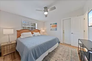 1280 Embassy Ln, Naples, FL 34104 - Photo 9