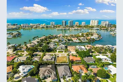 3670 Crayton Rd, Naples, FL 34103 - Photo 7