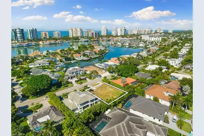 3670 Crayton Rd, Naples, FL 34103 - Photo 9