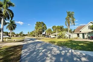27673 Los Amigos Ln, Bonita Springs, FL 34135 - Photo 27