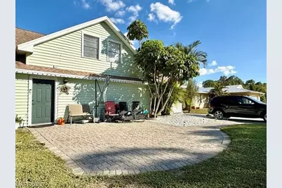 27673 Los Amigos Ln, Bonita Springs, FL 34135 - Photo 5