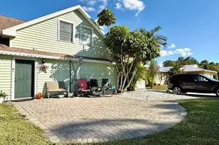 27673 Los Amigos Ln, Bonita Springs, FL 34135 - Photo 5