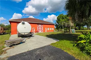 3935 70th Ave NE, Naples, FL 34120 - Photo 11