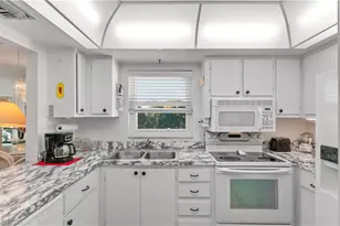 5 High Point Cir W, Naples, FL 34103 - Photo 3