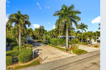 10141 Shadowood Ct, Fort Myers, FL 33905 - Photo 3