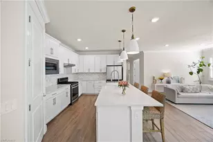 6825 Greenbriar Ct, Naples, FL 34114 - Photo 11