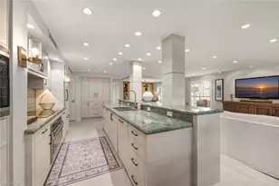 250 Park Shore Dr E, Naples, FL 34103 - Photo 3