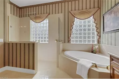 904 Glen Lake Cir, Naples, FL 34119 - Photo 15