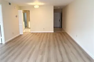 124 Cypress Way E, Naples, FL 34110 - Photo 3