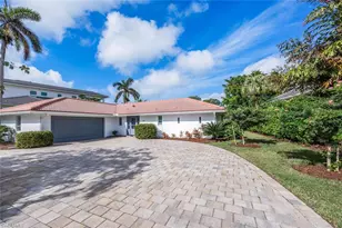 735 Parkview Ln, Naples, FL 34103 - Photo 1