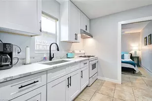 827 100th Ave N, Naples, FL 34108 - Photo 7