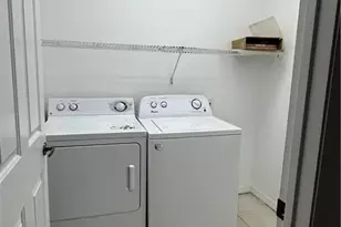 1400 Mariposa Cir, Naples, FL 34105 - Photo 17