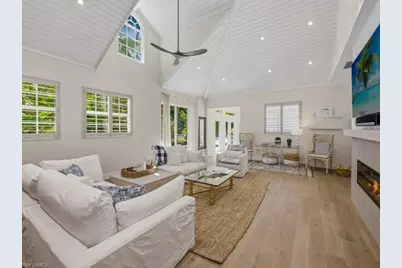 6480 Sandalwood Ln, Naples, FL 34109 - Photo 11