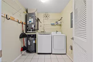 121 Gabriel Cir, Naples, FL 34104 - Photo 27