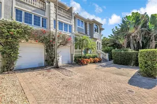 993 8th St S, Naples, FL 34102 - Photo 1