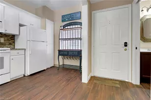 1096 Woodshire Ln, Naples, FL 34105 - Photo 7