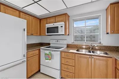 5 High Point Cir W #303, Naples, FL 34103 - Photo 9