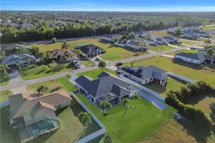 1021 NE 32nd St, Cape Coral, FL 33909 - Photo 5