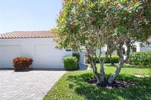 551 Beachwalk Cir, Naples, FL 34108 - Photo 3