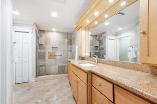 551 Beachwalk Cir, Naples, FL 34108 - Photo 23