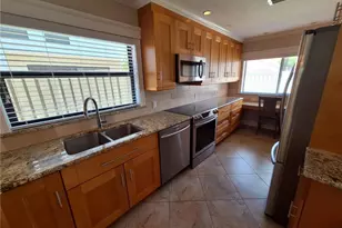 551 Beachwalk Cir, Naples, FL 34108 - Photo 25