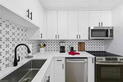 2261 11th St N, Naples, FL 34103 - Photo 9